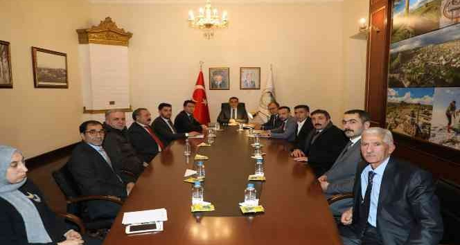 Vali Öksüz, muhtarlarla buluştu