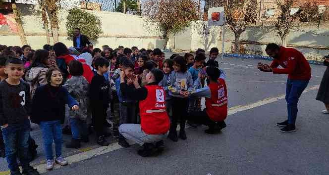 Kızılay şubesi öğrenciler ile eğlendi