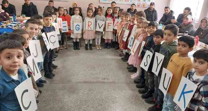 Ağrı’da miniklerin okuma bayramı sevinci