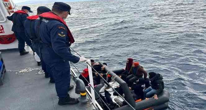 Ayvacık açıklarında Yunan unsurlarınca ölüme terk edilen 12 kaçak göçmen kurtarıldı