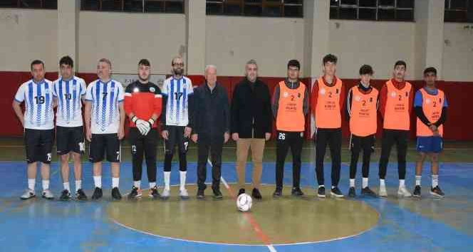 Dostluk, Empati ve Farkındalık maçının başlama vuruşunu Kaymakam Öztürk ve Başkan Yılmaz yaptı