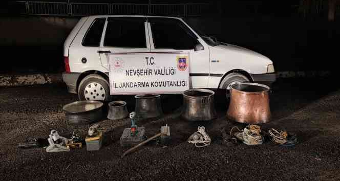 3 hırsız çaldıkları malzemeler ile birlikte yakalandı