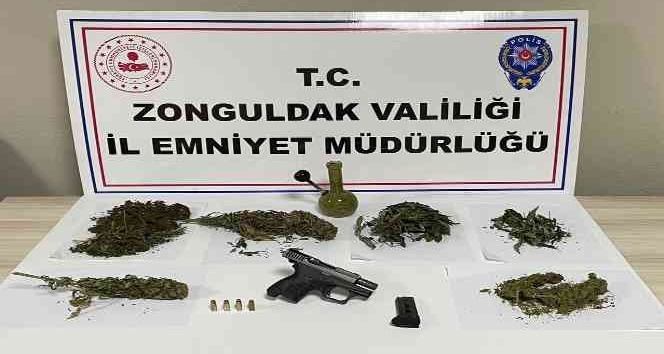 Uyuşturucu operasyonunda 4 şüpheli kıskıvrak yakalandı