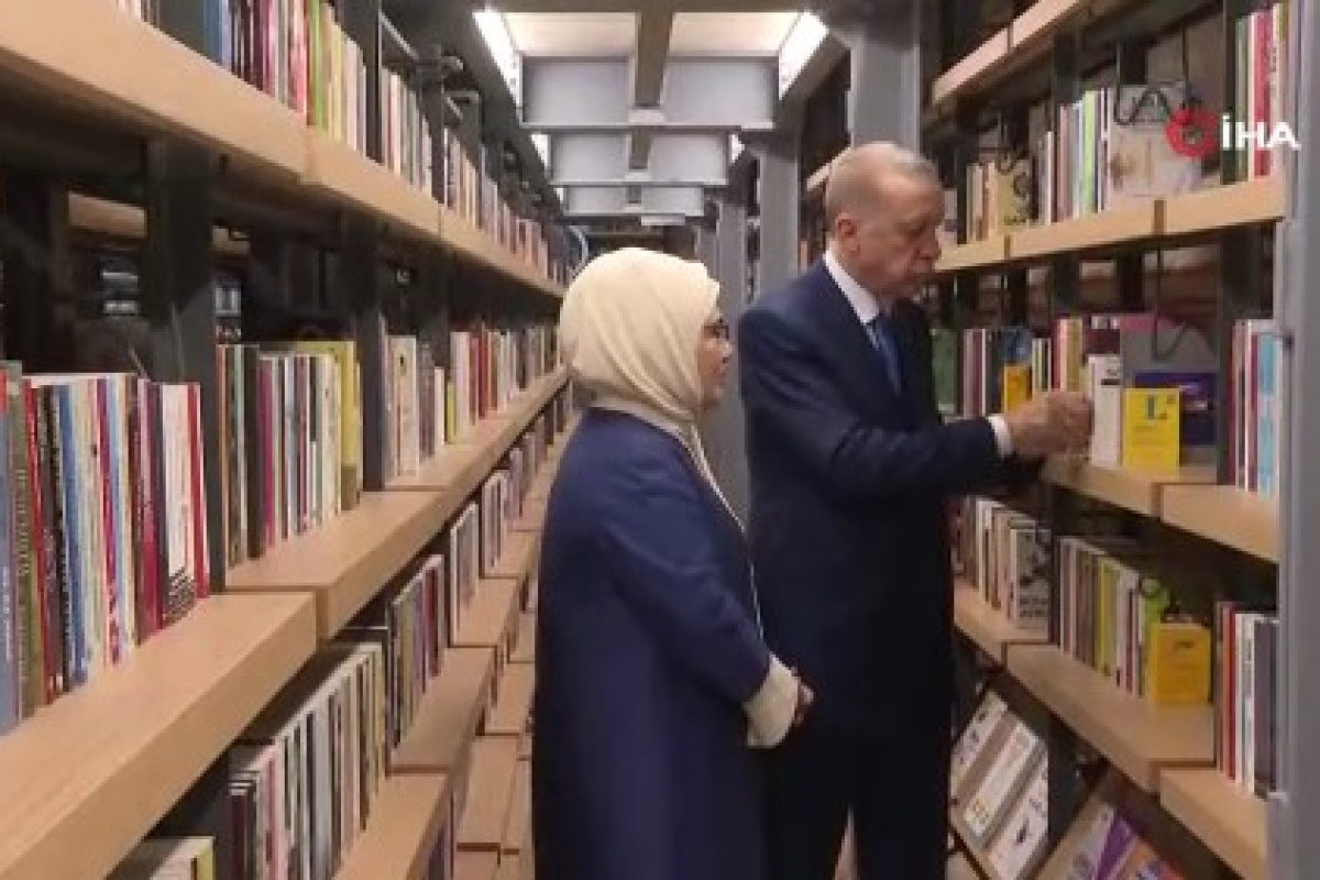 Cumhurbaşkanı Erdoğan Rami Kütüphanesini gezdi