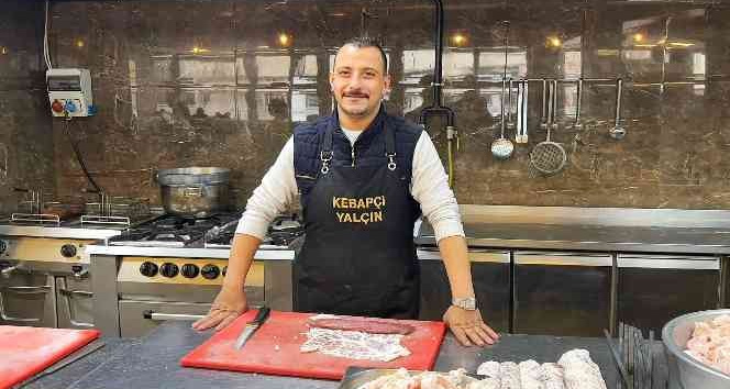 Ünü ülkeyi aşan Kebapçı Yalçın, kebap yapımına dair tüyolarını paylaştı