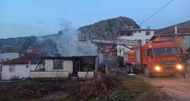 Elektrikli sobadan çıkan yangında 1 kişi hayatını kaybetti