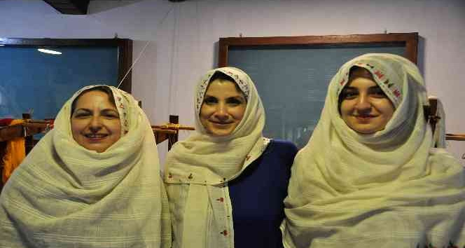 Ünlü modacıların gözdesi ’tokalı örtme’