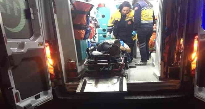 Osmaniye’de takla atan otomobil iş yerine girdi