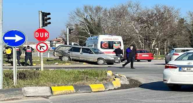 Otomobil elektrik direğine çarptı: 1 yaralı