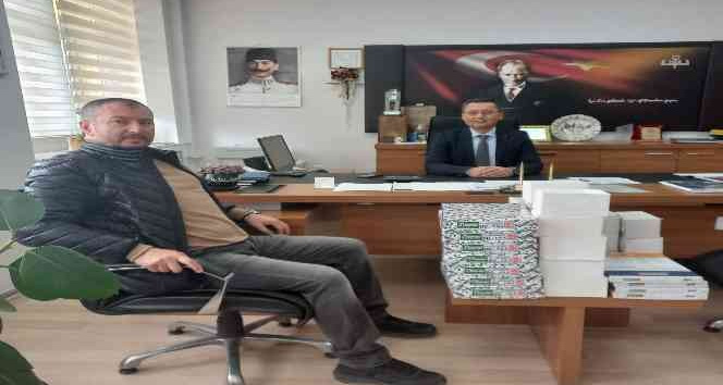 Ezine OSB Müdürü Altınok’tan ilkokula kırtasiye yardımı