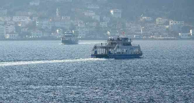 Bozcaada ve Gökçeada’ya 2 gün feribot seferlerine fırtına engeli