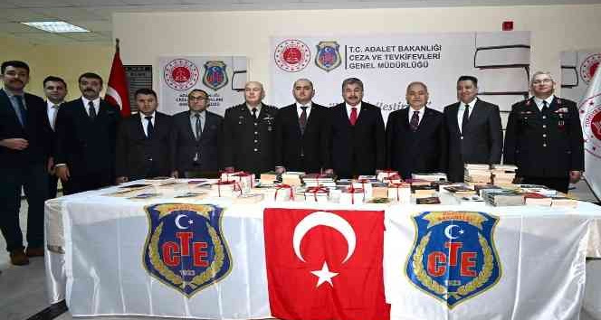 Osmaniye protokolünden kitap bağışı