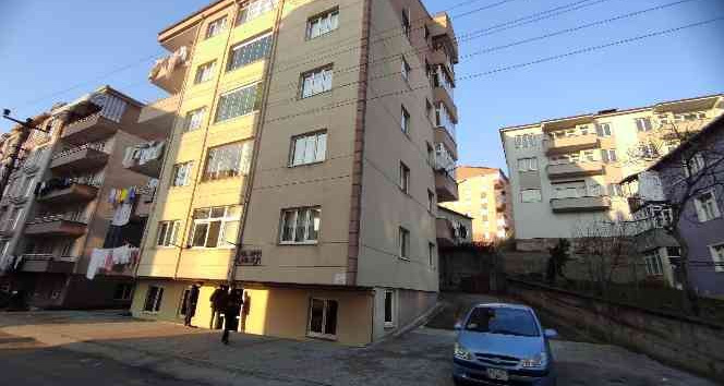 İkinci kattaki balkondan düştü, burnu bile kanamadı