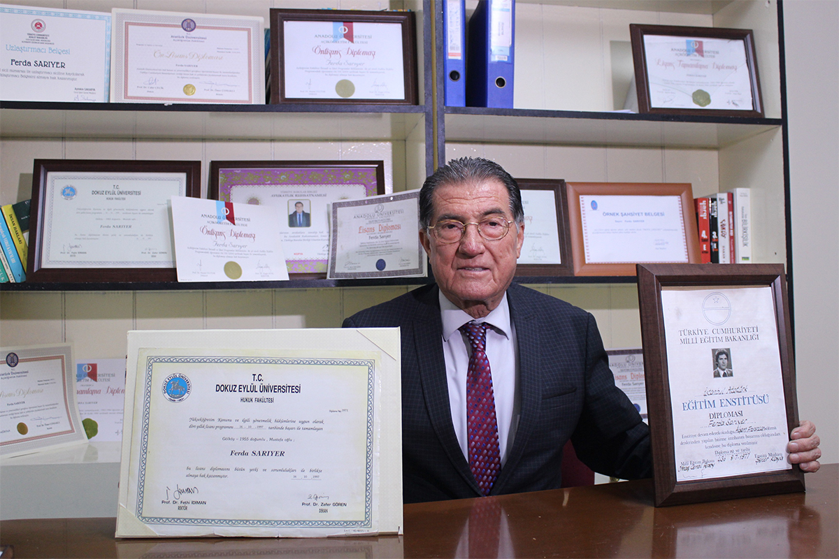 14 üniversite diploması var, 3 üniversiteyi birden okuyor!