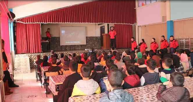 Bingöl’de JAK Timi öğrencileri bilgilendirdi