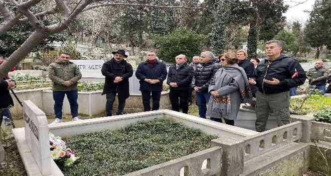 Mehmet Ali Birand vefatının 10. yıl dönümünde mezarı başında anıldı