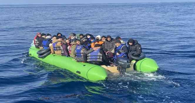 Ayvacık açıklarında 52 kaçak göçmen yakalandı