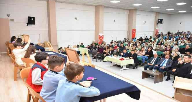 Erzincanlı minik öğrenciler bilgide yarıştı