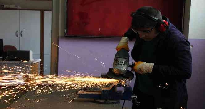 Bingöl’de meslek liseleri fabrika gibi çalışıyor: 2022 yılında 9,5 milyon lira ciro yaptılar