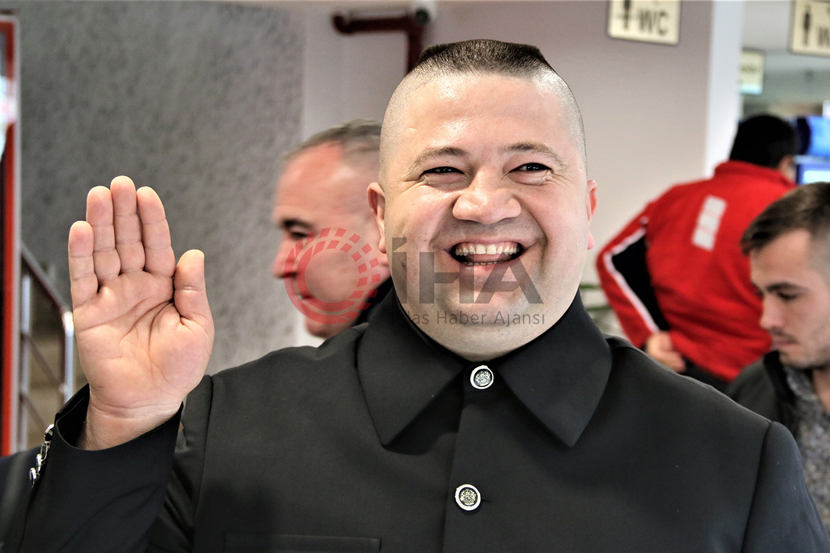 Kim Jong-un’a benzerliği ile ün saldı, dünyanın dört bir tarafından teklif yağıyor