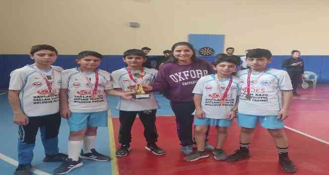 Kars’ta okullar arası Badiminton turnuvası sona erdi