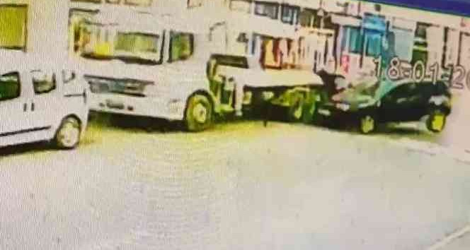 Kars’ta seyir halindeki aracın çarptığı kişi hayatını kaybetti: O anlar kamerada