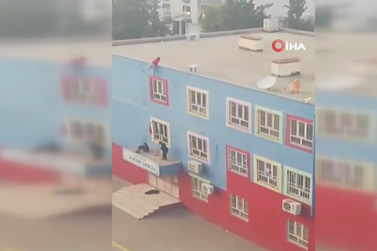 Mardin'de okulun çatısına çıkan çocuk yürekleri ağızlara getirdi