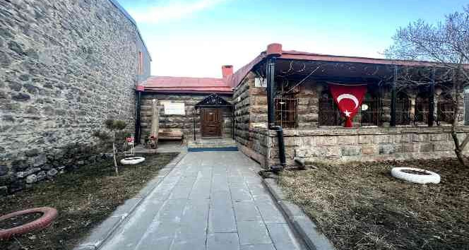 Kars’ta Kalem Kitap Kahve Evi öğrencilere hizmet veriyor