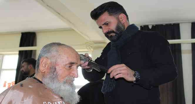 Köy köy gezip gönüllere dokunuyorlar