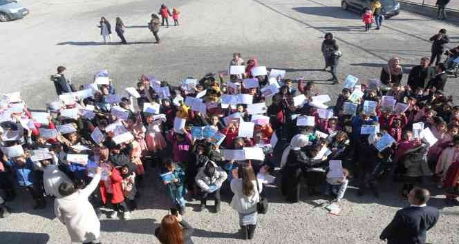 Bitlis’te 94 bin 320 öğrenci karne heyecanı yaşadı