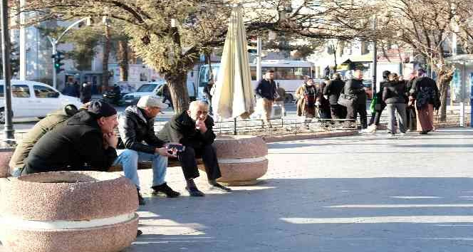Son yılların en sıcak kış ayını geçiren Erzincan’da vatandaş şaşkın