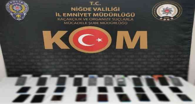 Polis, 28 adet kaçak cep telefonu ele geçirdi