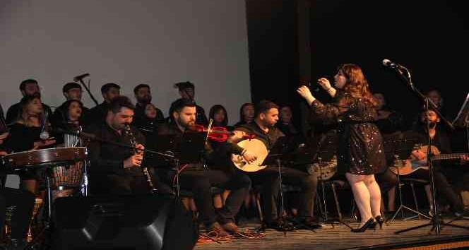 Kars’ta Türk Müziği Korosu dinletisi yoğun ilgi gördü