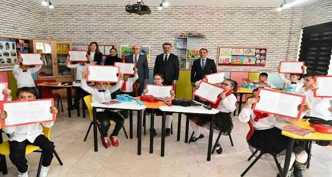 Isparta’da 77 bin öğrenci karne heyecanı yaşadı