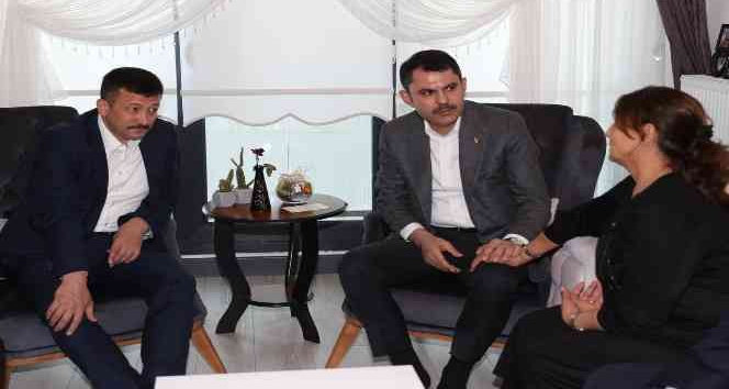 Bakan Kurum’dan depremzede ’Hatice Abla’ya yeni konutunda ziyaret