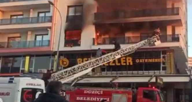 Yangında mahsur kalan anne ve 2 çocuğunu itfaiye kurtardı