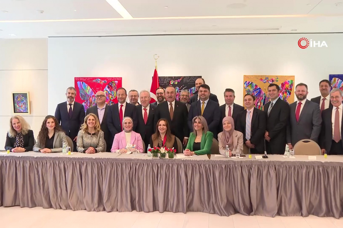 Bakan Çavuşoğlu ABD&#039;deki Suriye toplumu temsilcileriyle bir araya geldi