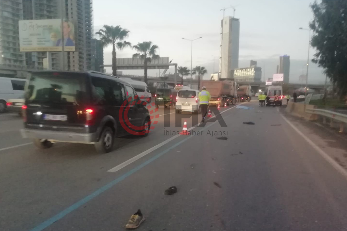 İzmir&#039;de ölümlü kaza: Çarpan araç sürücüsü durmadı