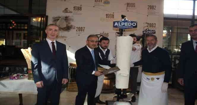 Kervancıoğlu, Bakan Yardımcısı Yılmaz’a dondurma kesti