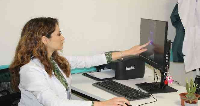 Genç kadının karnından 25 santim ve 2 buçuk kilogram ağırlığında kist çıktı