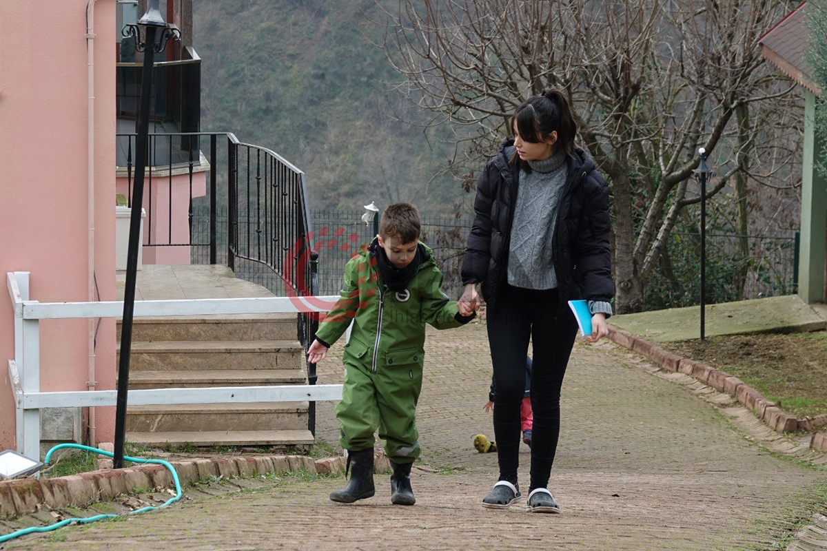 Yıllar sonra evlatlarından bir kelime duyabilmek için geldikleri Türkiye'de mutlulukları ikiye katlandı