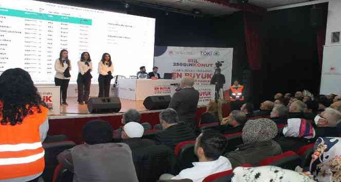 Yalova’da 800 konut için kuralar çekildi