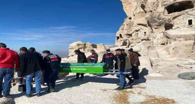 Kaleden düşen genç öldü