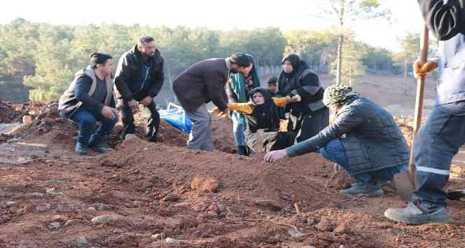 Önce eşini şimdi de 3 çocuğunu kaybeden annenin ağıtları yürek dağladı