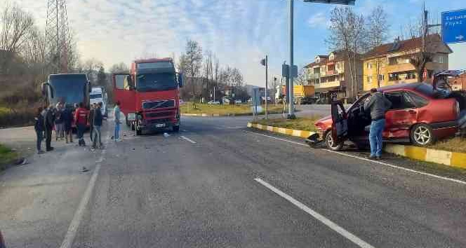 İş kamyonu ile otomobil çarpıştı: 1 yaralı