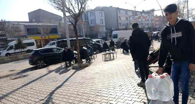 Eksi 46.4 dereceyi bulan Çaldıran’da bahar