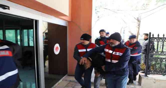 Mardin’de 5 kişinin öldürüldüğü olayın şüphelileri adliyeye sevk edildi