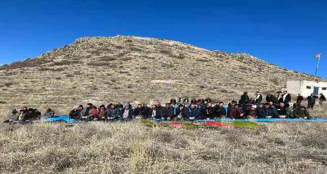 Köylüler kar duasına çıktı