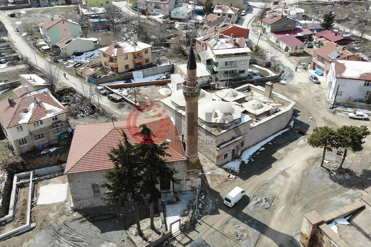 Karamanoğlu Mehmet Bey’in yaptırdığı 800 yıllık cami halen ayakta