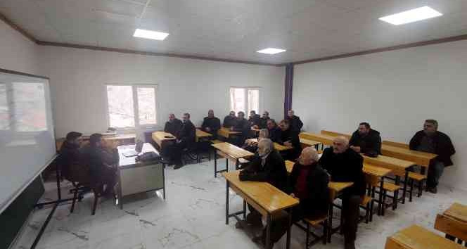 Çemişgezek’te muhtarlara Aile Okulu Projesi eğitimi